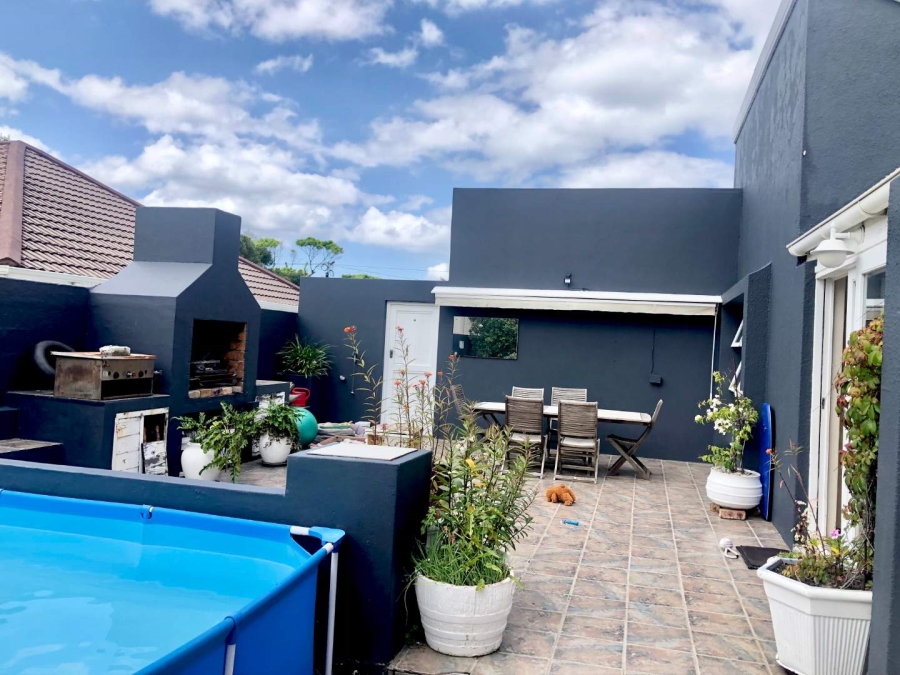 4 Bedroom Property for Sale in Westcliff Western Cape